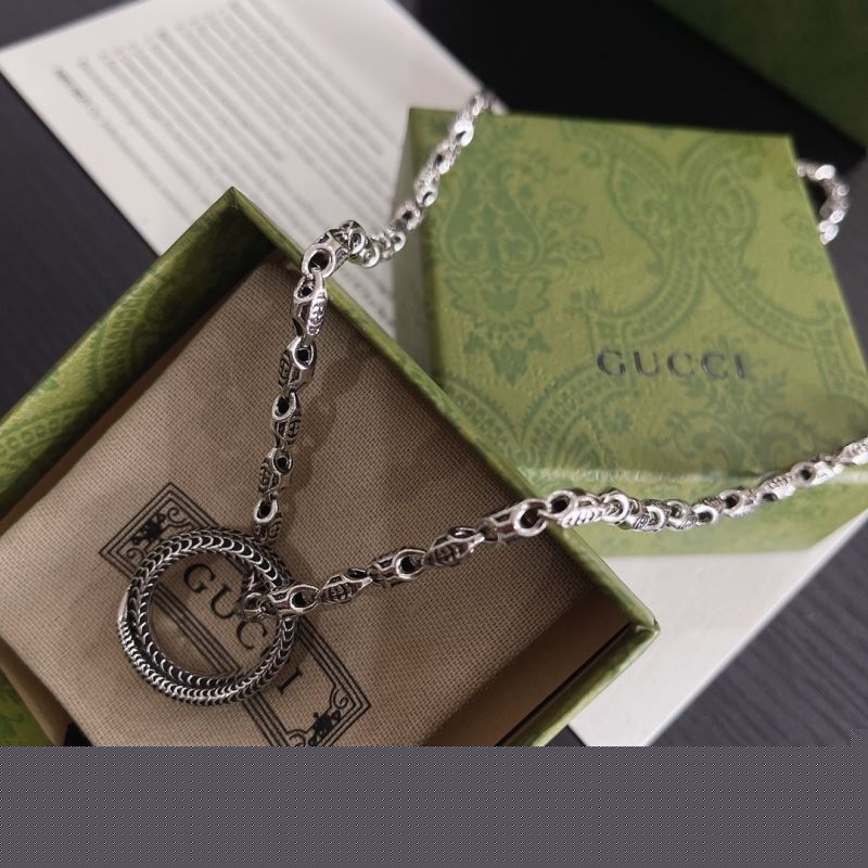 G*u*i necklaces